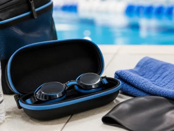 Cómo usar el estuche gafas natacion para proteger tus lentes