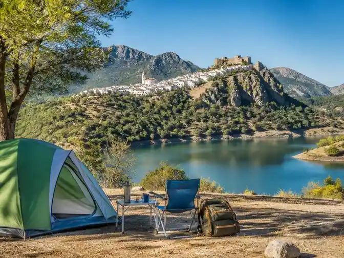 Guía para disfrutar del mejor camping en Zahara de la Sierra